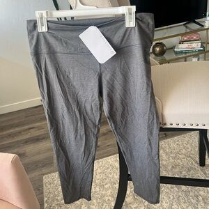 NWT Fabletics Cropped Powerhold Leggings, Gray, Size XL